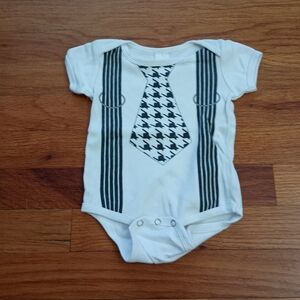 3/$10 🌟 Black & White Ella Jackson Onesie Tie Suspender Baby "Suit" 0-6 Months